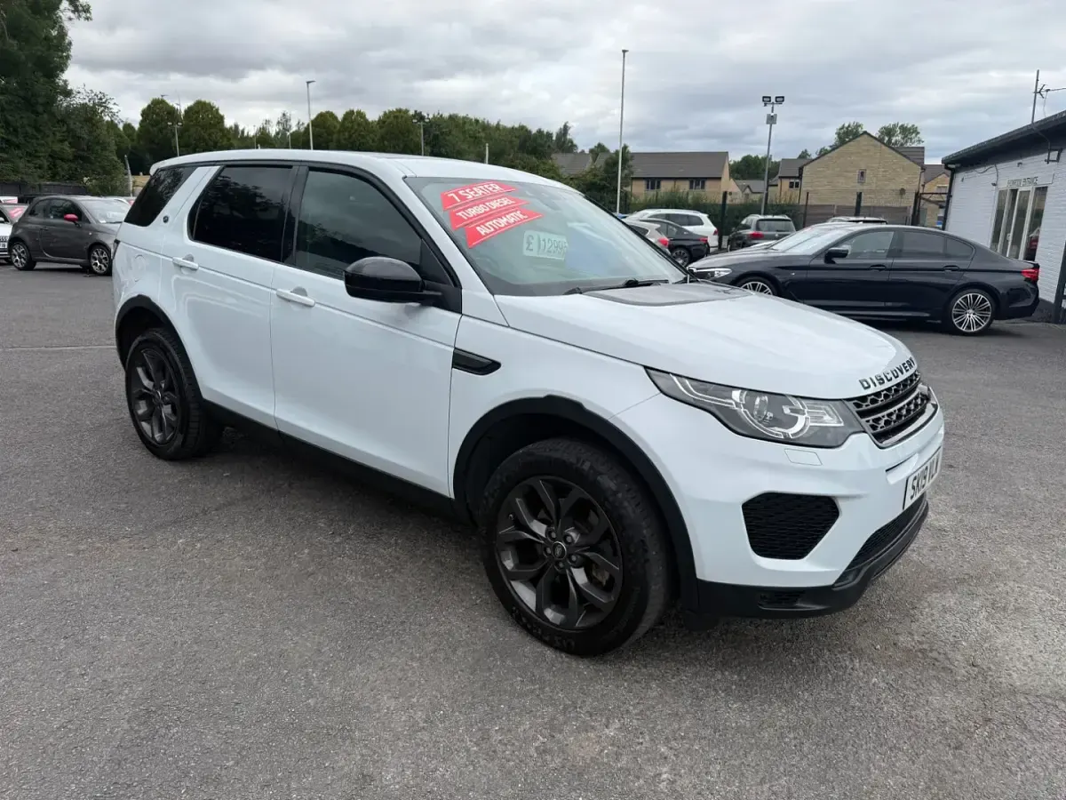 Used Land Rover Discovery 5 Landmark 2019 White SUV