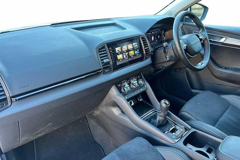 Used Skoda Karoq SE L 116 HP (85 kW) 2025 Moon white metallic SUV