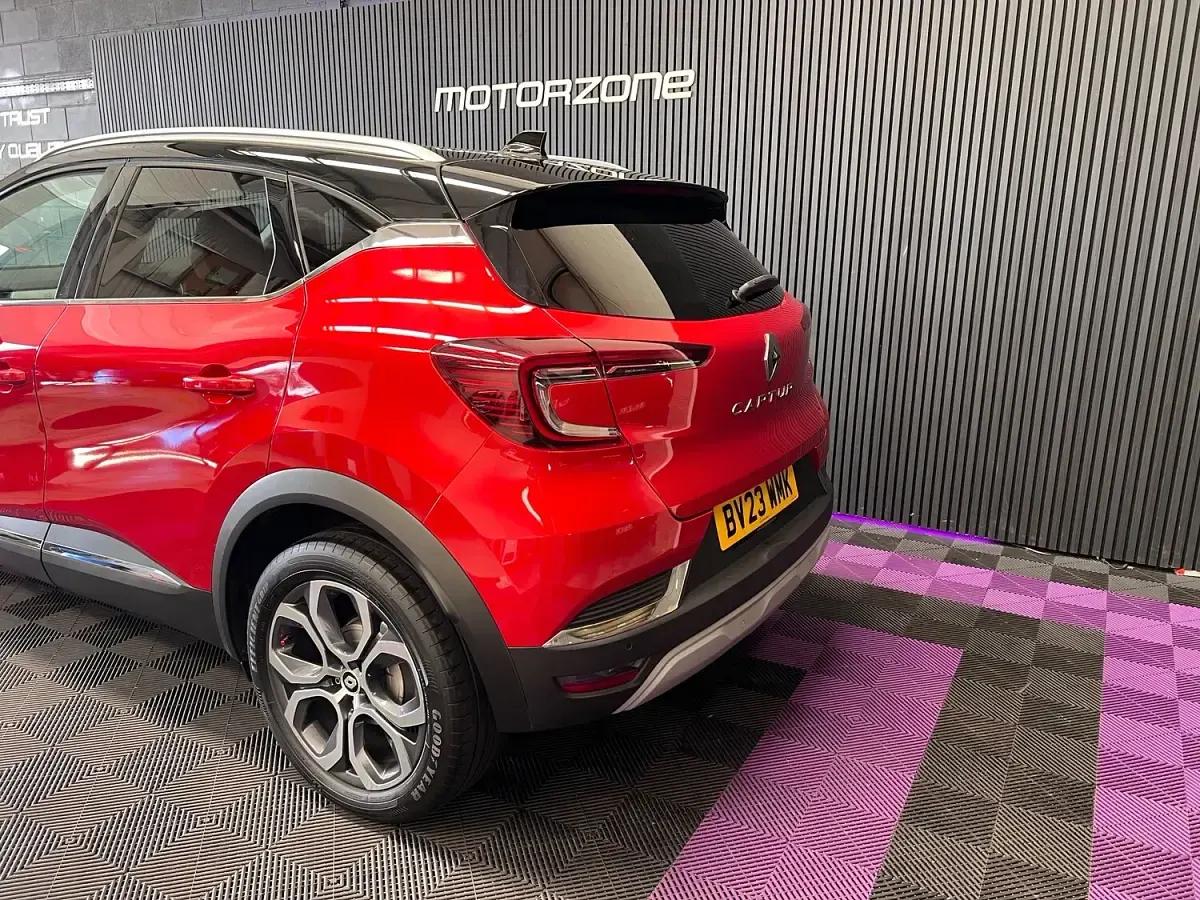 Used Renault Captur Techno 91 HP (66 kW) 2023 Red/black SUV