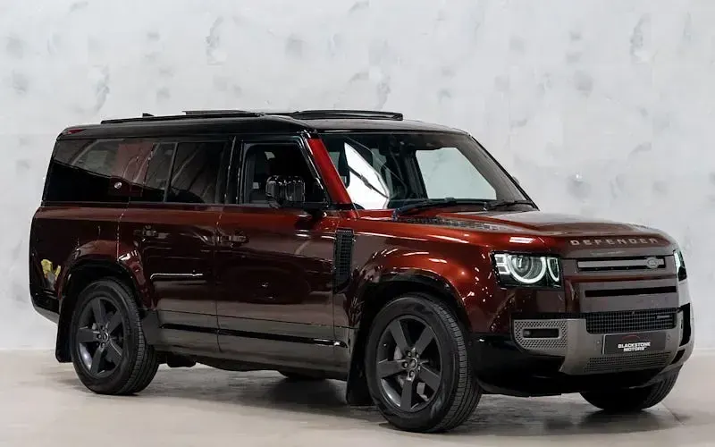 Used Land Rover Defender SE Dynamic 300 HP (220 kW) 2023 SUV