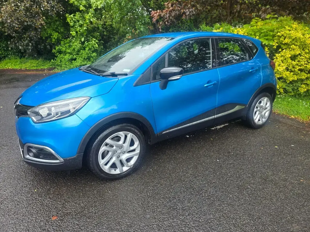 Used Renault Captur Dynamique 90 HP (66 kW) 2016 Blue SUV
