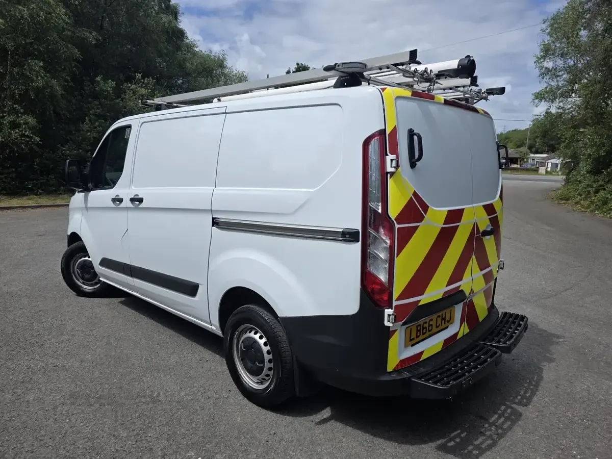 Used Ford Transit Custom 105 HP (77 kW) 2016 White Van