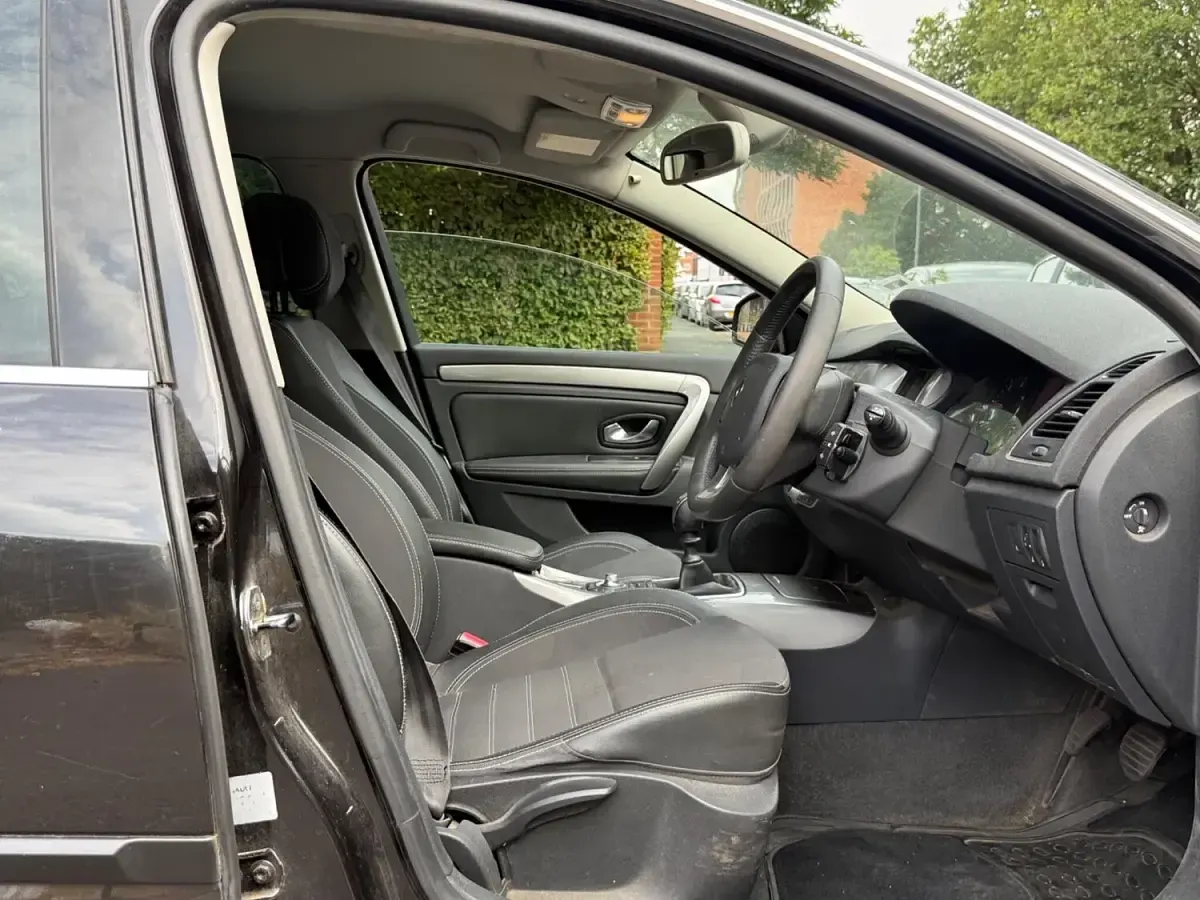 Used Renault Laguna III Dynamique 150 HP (110 kW) 2011 Black Estate