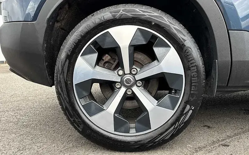 Used Volvo XC40 Plus 197 HP (144 kW) 2025 Blue SUV
