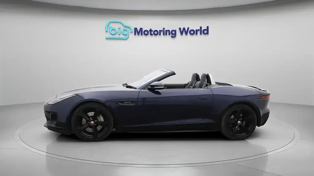 Usado Jaguar F-Type R-Dynamic 300 HP (220 kW) 2019 Azul Cabrios
