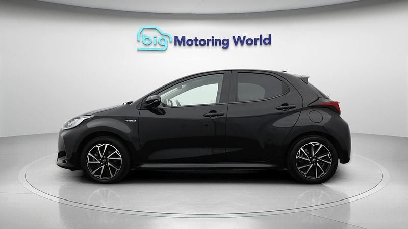 Used Toyota Yaris Hybrid Design 114 HP (83 kW) 2021