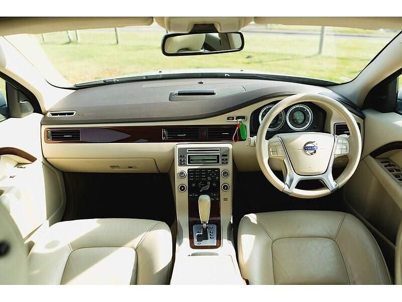 Used Volvo XC70 SE Lux 205 HP (150 kW) 2011 Silver Estate