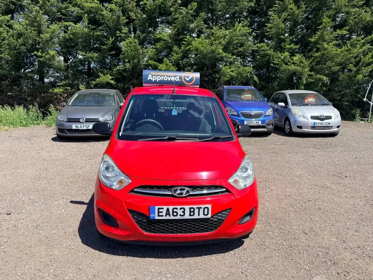 Used Hyundai i10 Classic 83 HP (61 kW) 2013 Red Hatchback