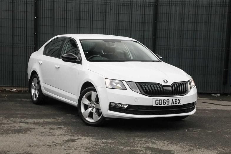 White Used 2020 Skoda Octavia SE Hatchback | £10,395 (Good price) - Image 1/4