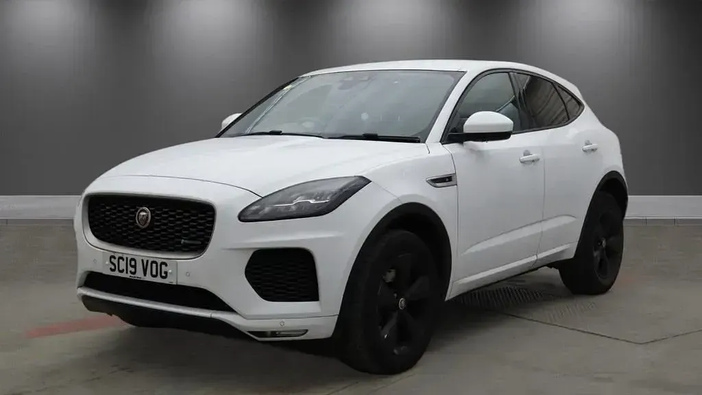 Usado Jaguar E-Pace R-Dynamic 150 HP (110 kW) 2019 Branco SUV