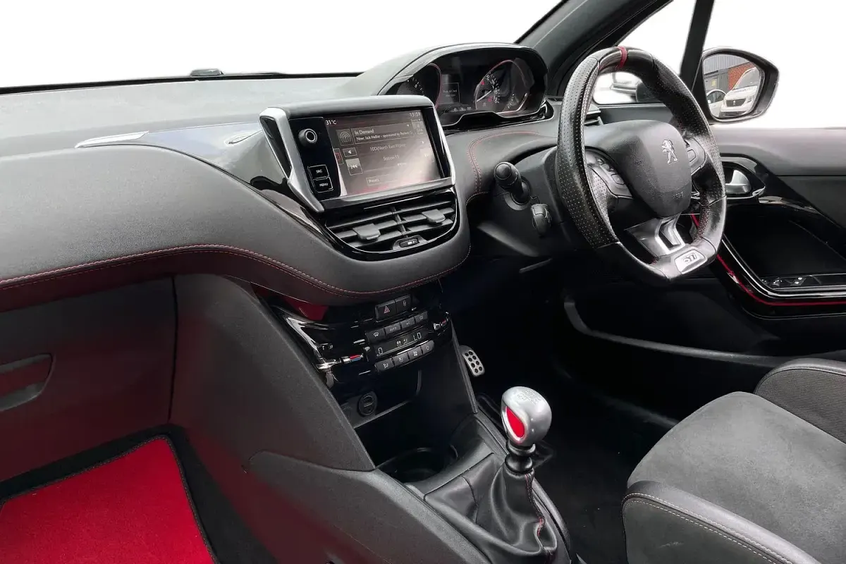 Used Peugeot 208 GTi by Peugeot Sport 208 HP (152 kW) 2016 Black Hatchback