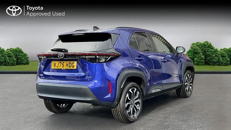 Used Toyota Yaris Hybrid Design 116 HP (85 kW) 2025 Juniper blue Estate