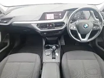 Used BMW 118 Comfort Edition 140 HP (102 kW) 2020 White Hatchback