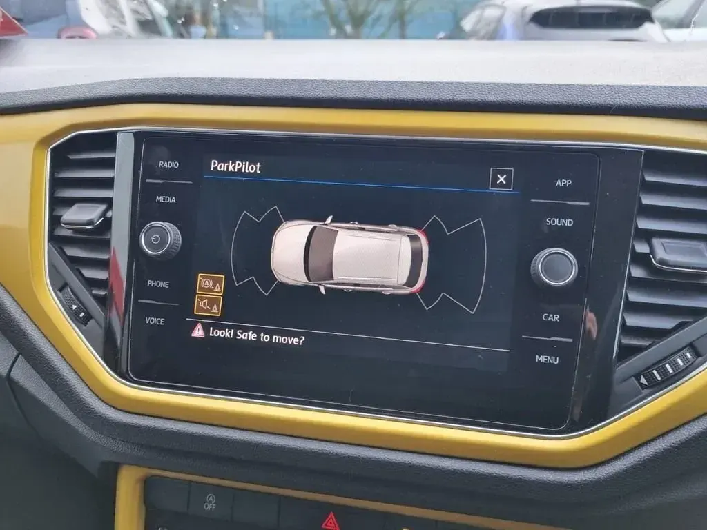 Usado VW T-Roc Design 115 HP (84 kW) 2018 Amarelo SUV