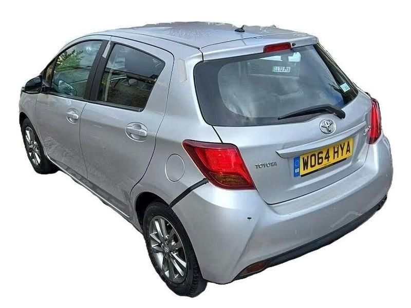 Used Toyota Yaris Multidrive S 99 HP (72 kW) 2015 Silver Hatchback