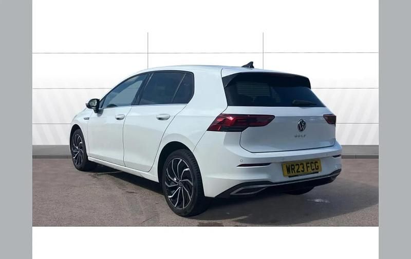 Second-hand VW Golf VIII Edition 130 CP (95 kW) 2023 Alb Hatchback