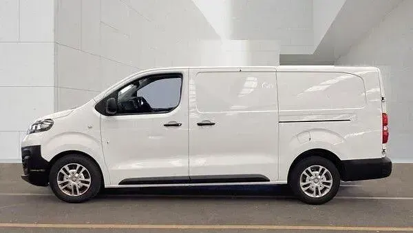Used Vauxhall Vivaro 120 HP (88 kW) 2020 White MPV