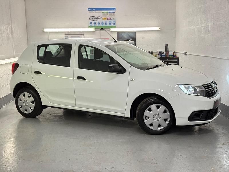 White Used 2019 Dacia Sandero Essentiel Hatchback | £4,990 (Fair price) - Image 1/4