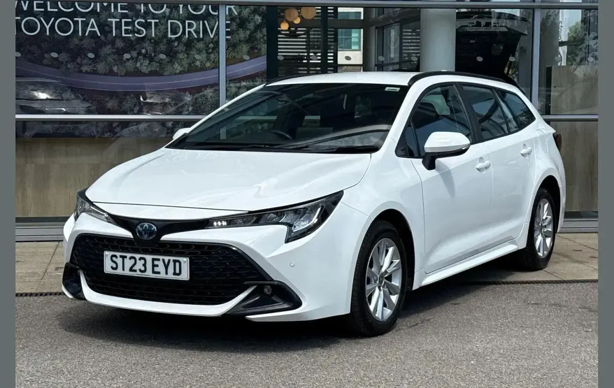 Used Toyota Corolla 138 HP (101 kW) 2023 White Estate