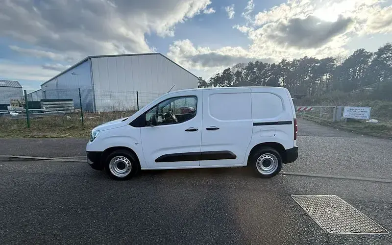 Used Vauxhall Combo Edition 101 HP (74 kW) 2021 MPV