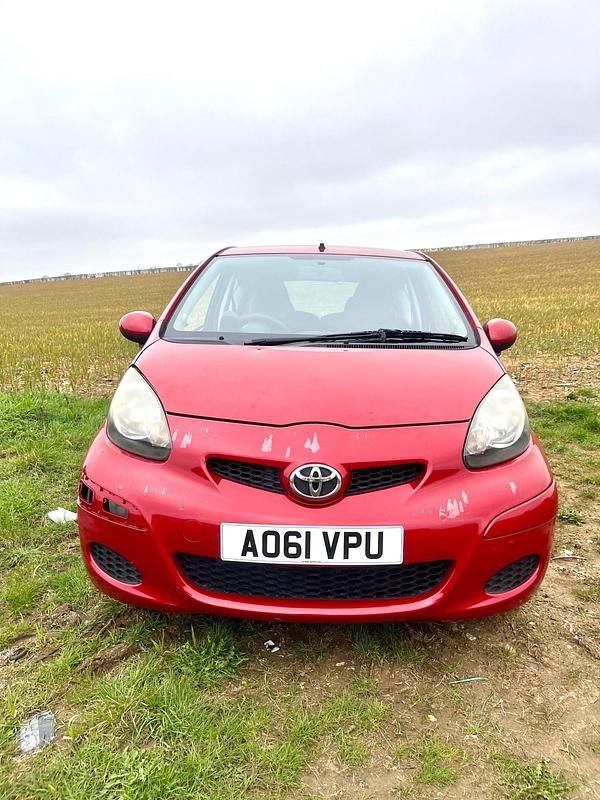 Used Toyota Aygo 68 HP (50 kW) 2011 Red Hatchback