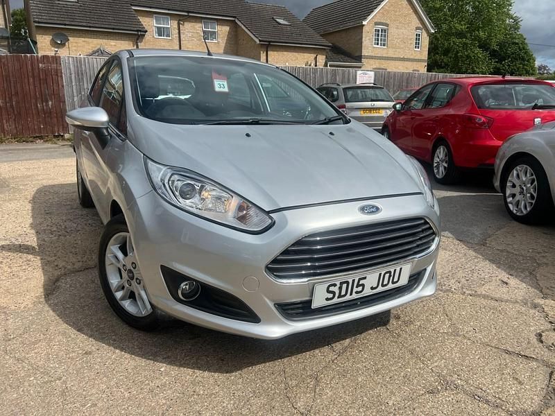 Silver Used 2015 Ford Fiesta Zetec Hatchback | £8,790 (Fair price) - Image 1/4