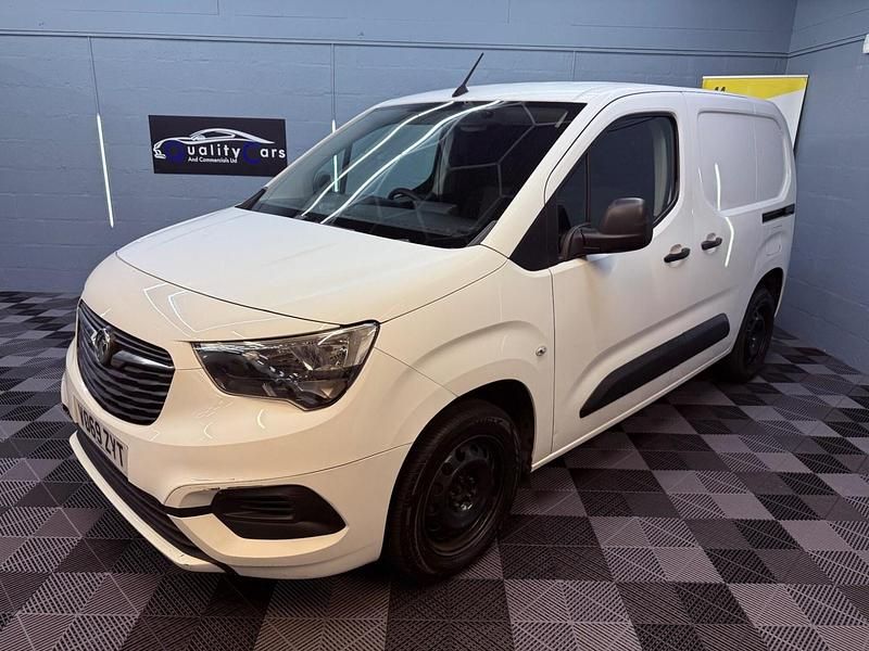 White Used 2019 Vauxhall Combo Sportive MPV | £5,500 (Fair price) - Image 1/4