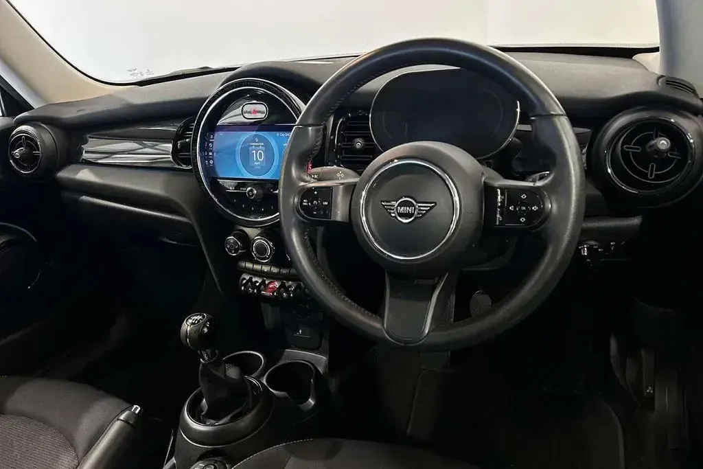 Używany Mini Cooper Classic 134 KM (98 kW) 2022 Czarny Hatchback