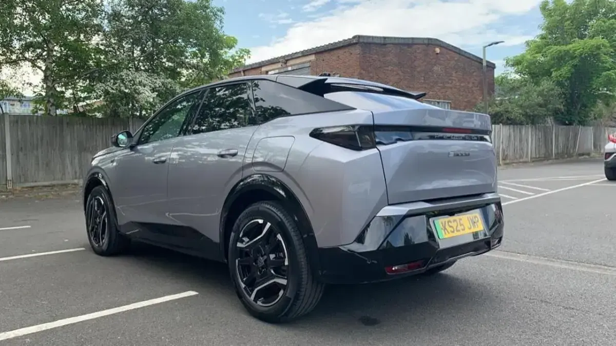 Second-hand Peugeot e-3008 GT 152 kW (207 CP) 2025 Gri SUV