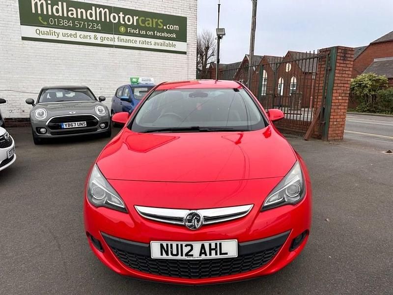 Used Vauxhall Astra GTC SRi 140 HP (102 kW) 2012 Red Coupe
