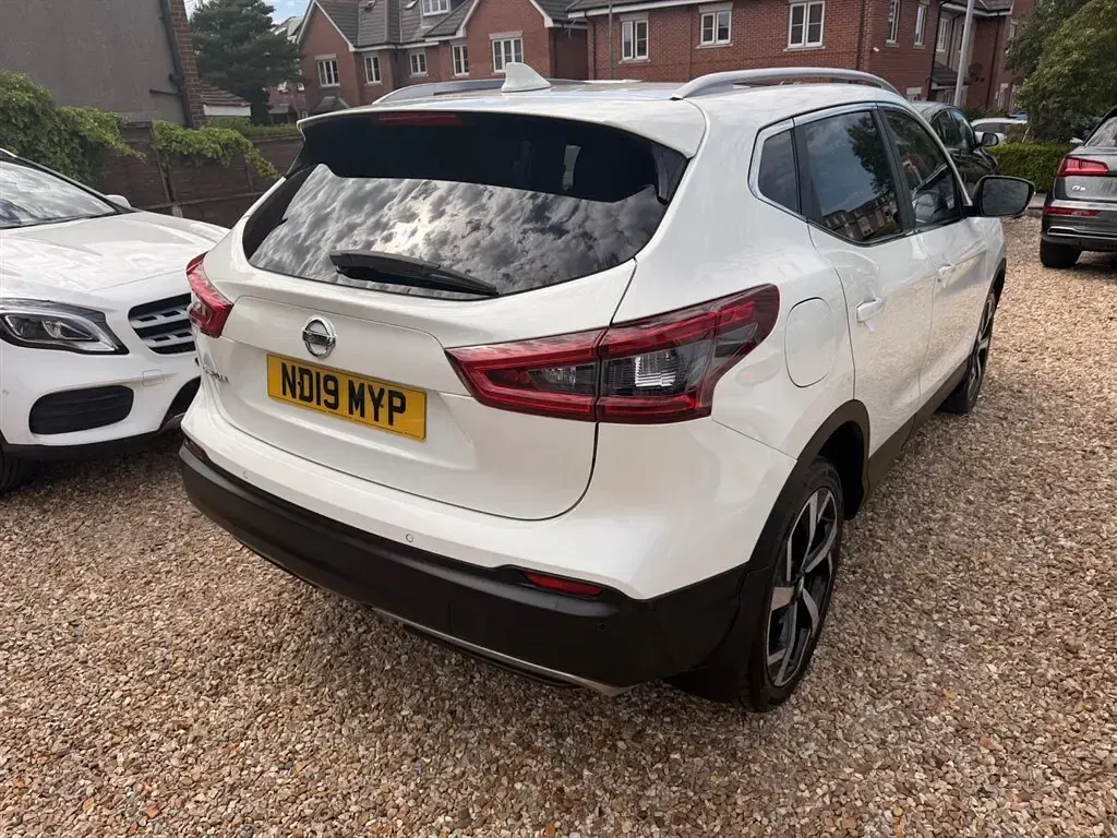Used Nissan Qashqai Tekna 2019 White SUV