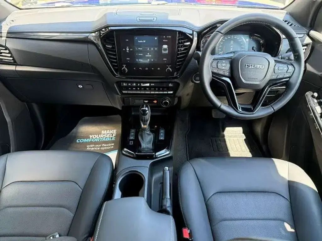 New Isuzu D-Max 2026 Blue Pickup