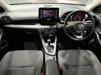 Used Toyota Yaris Hybrid 116 HP (85 kW) 2023 White Hatchback