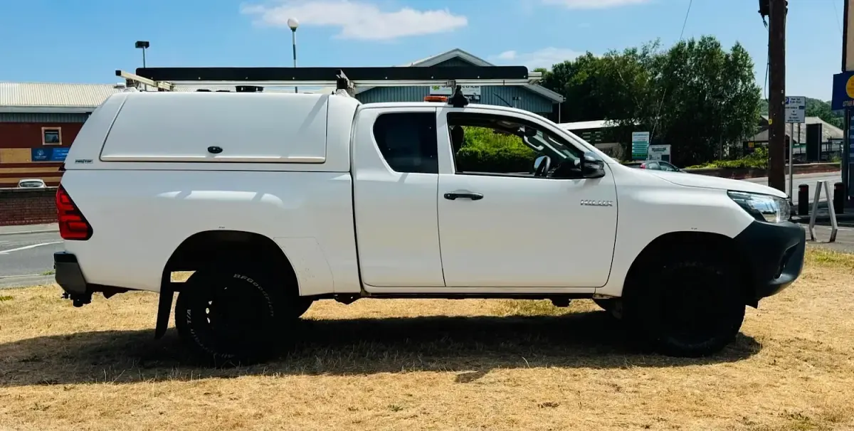 Used Toyota HiLux Active 150 HP (110 kW) 2019 White Pickup