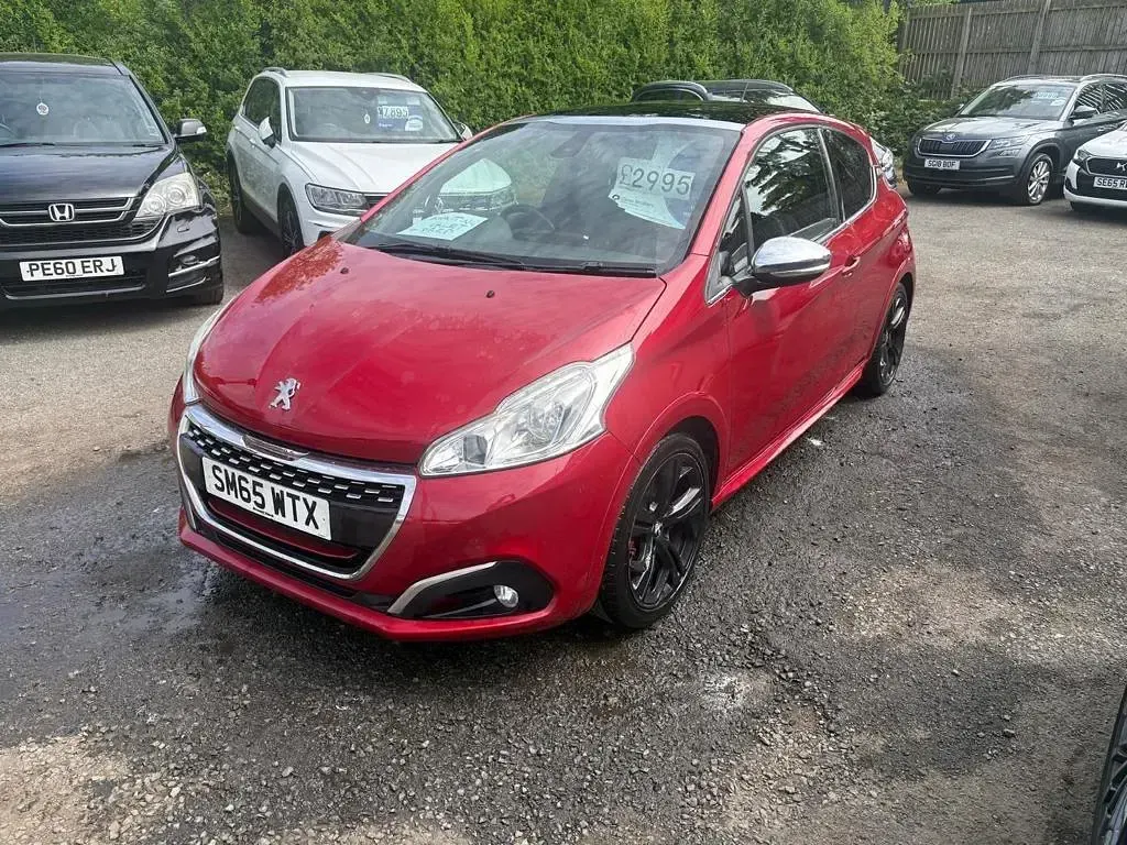 Käytetty Peugeot 208 Prestige 2015 Punainen Viistoperä