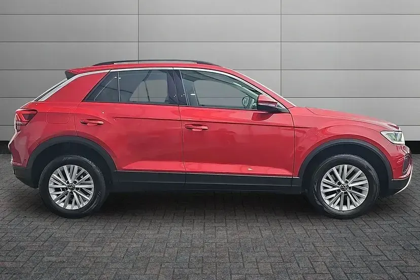 Used VW T-Roc Life 150 HP (110 kW) 2023 Kings red SUV