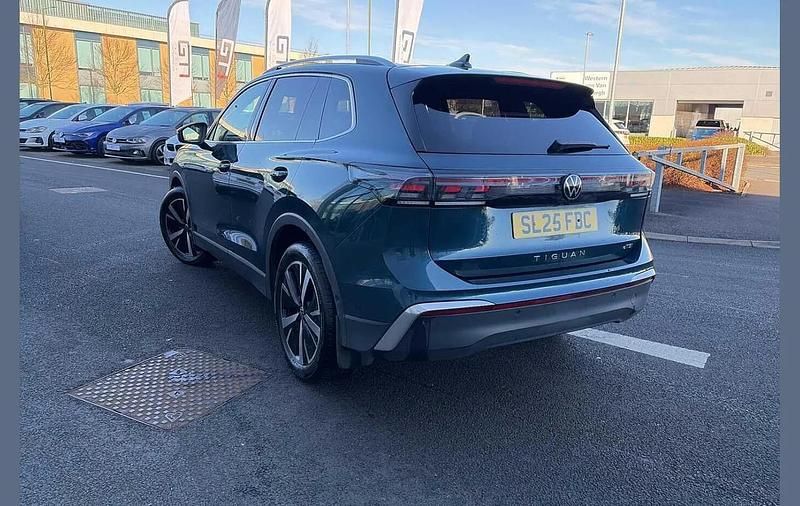 Used VW Tiguan Elegance 148 HP (108 kW) 2025 Blue SUV