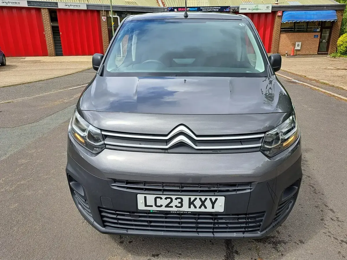 Used Citroën Berlingo 100 HP (73 kW) 2023 Grey MPV