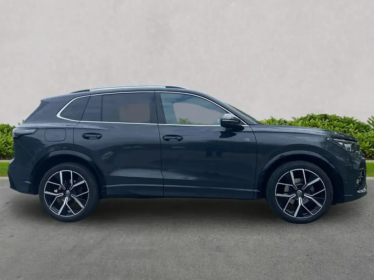 Used VW Tiguan R-line 150 HP (110 kW) 2025 Grey SUV