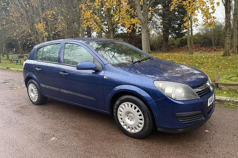 Blue Used 2004 Vauxhall Astra Hatchback | £1,490 (Fair price) - Image 1/1