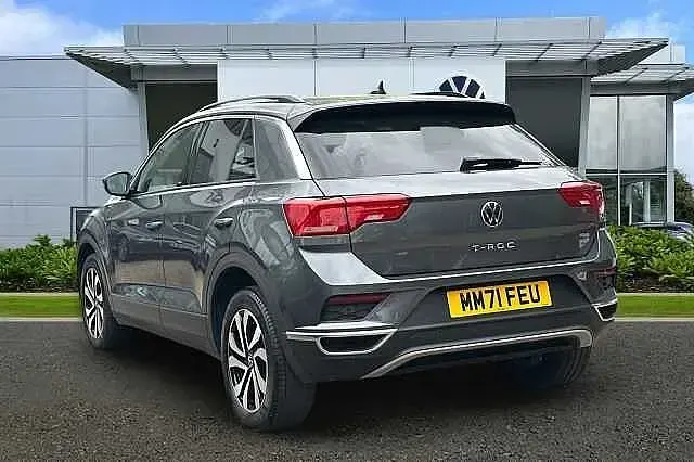 Usado VW T-Roc Active 110 HP (80 kW) 2022 Cinzento SUV