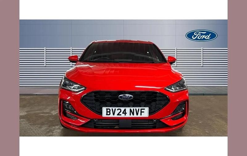 Used Ford Focus ST-Line 155 HP (114 kW) 2024 Red Hatchback
