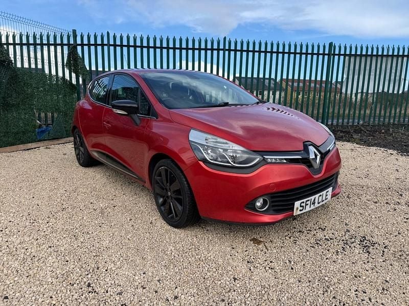 Used Renault Clio IV Dynamique 2014 Red Hatchback