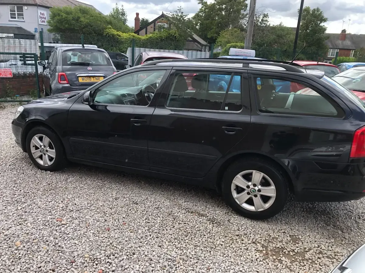Used Skoda Octavia GreenLine 105 HP (77 kW) 2011 Black Estate