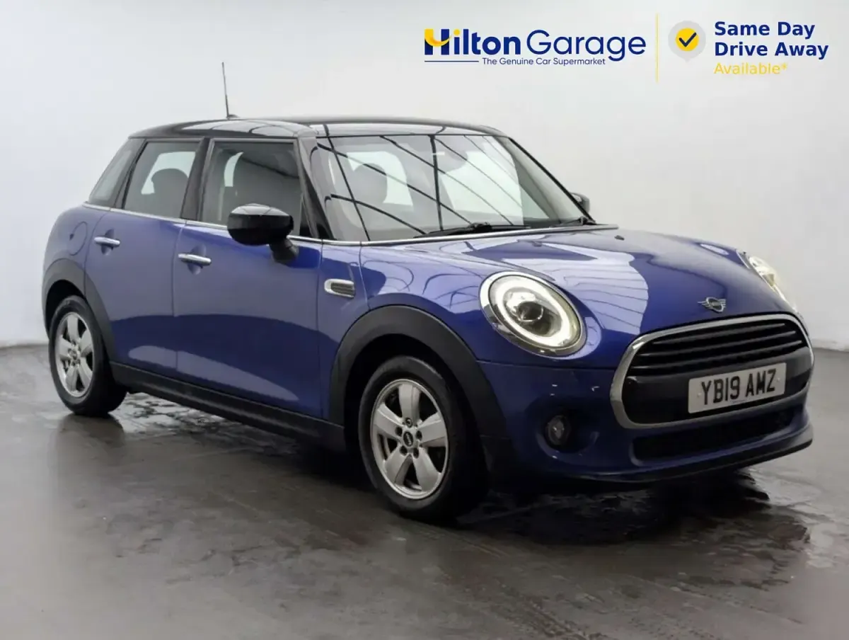 Usado Mini Cooper Classic 136 HP (100 kW) 2019 Azul Citadino