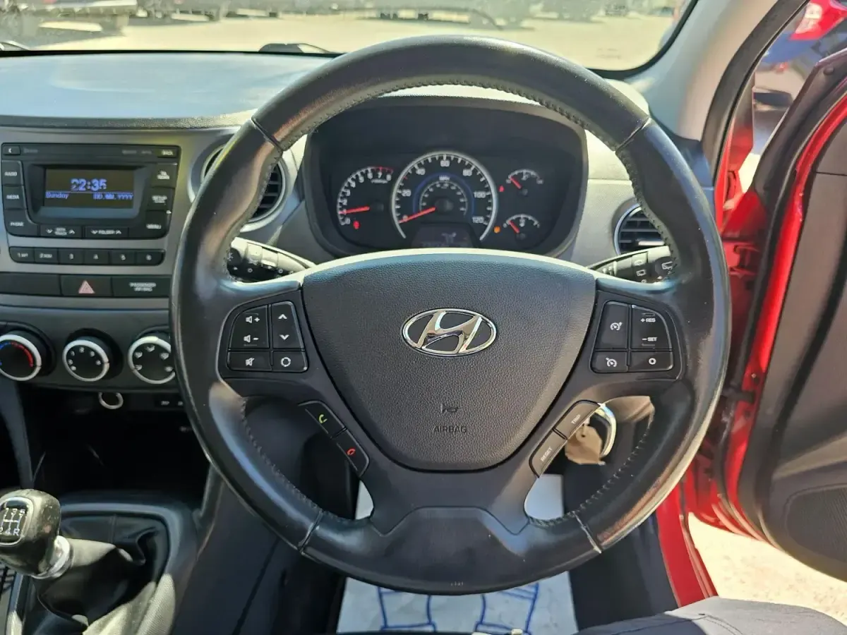 Usado Hyundai i10 SE 87 HP (63 kW) 2018 Vermelho Citadino