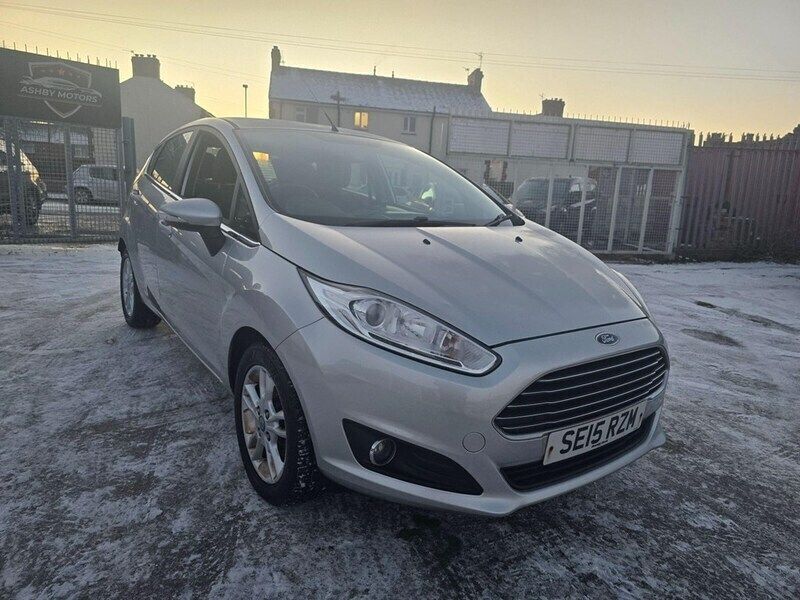 Used 2015 Ford Fiesta Zetec Hatchback | £4,295 (Fair price) - Image 1/4