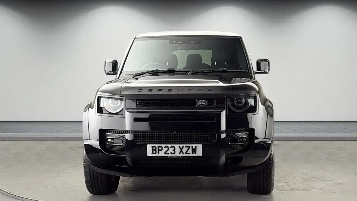 Usado Land Rover Defender HSE Dynamic 2023 Preto SUV