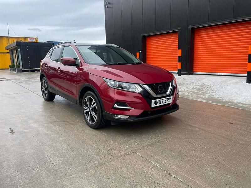 Used Nissan Qashqai N-Connecta 115 HP (84 kW) 2018 Red SUV