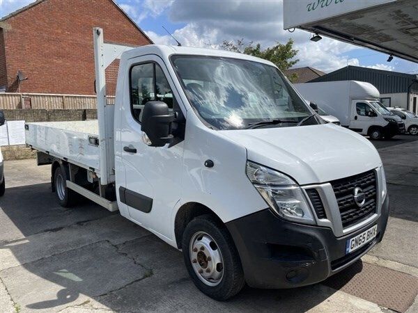 White Used 2016 Nissan NV400 SE Van | £9,594 (A bit pricey) - Image 1/1